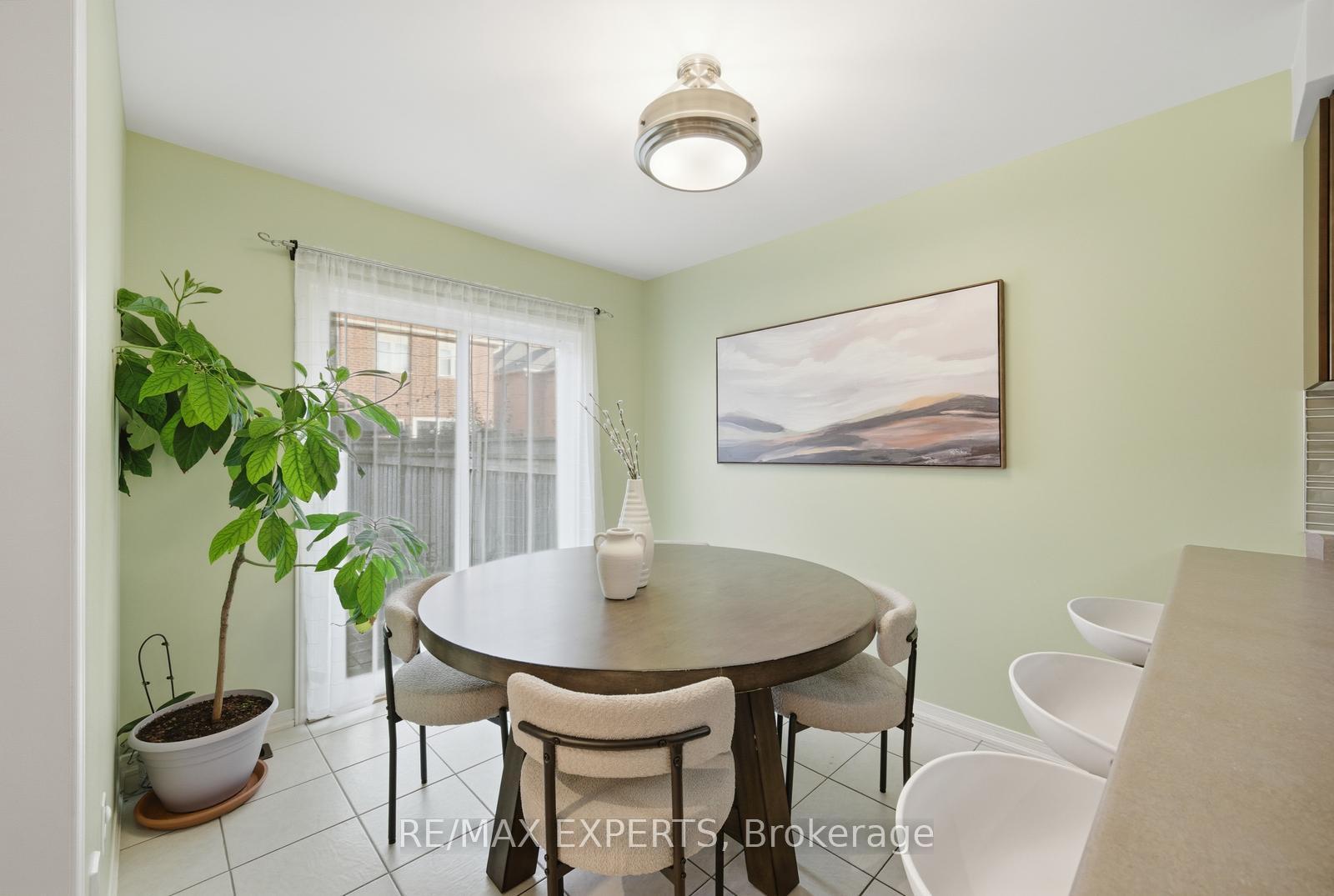 Photo 15 of 39 Manordale Crescent, Vaughan, Vellore Village — HOMEH