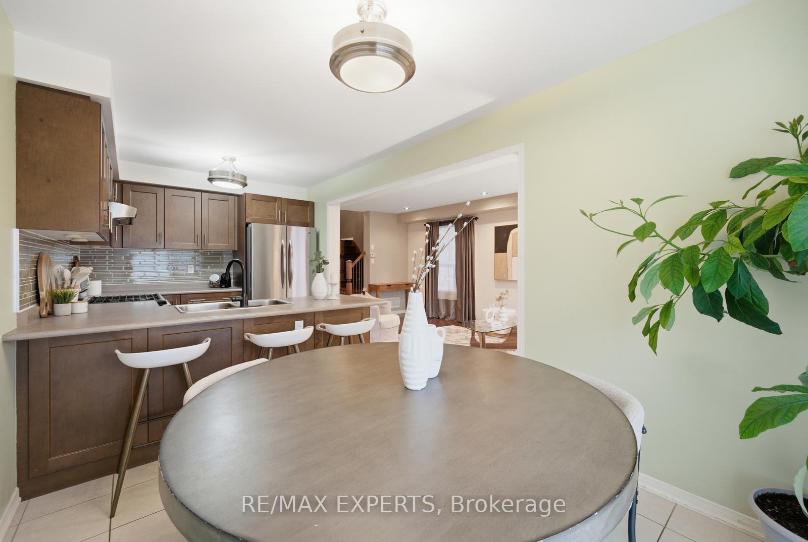 Photo 16 of 39 Manordale Crescent, Vaughan, Vellore Village — HOMEH