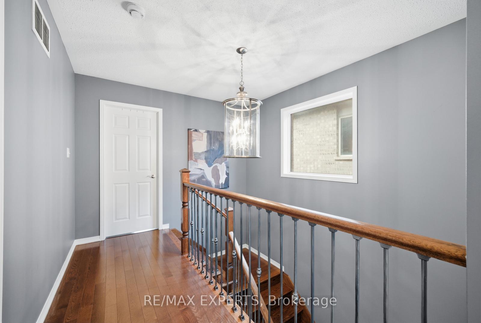 Photo 19 of 39 Manordale Crescent, Vaughan, Vellore Village — HOMEH