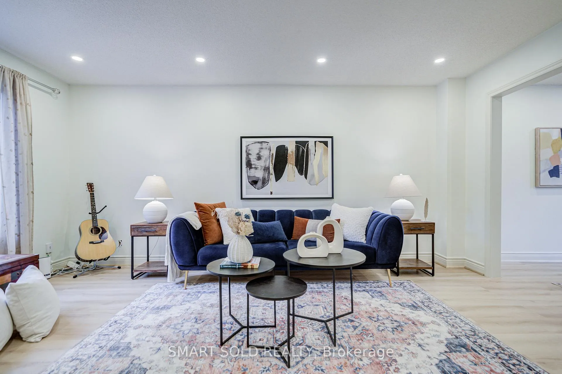 Photo 3 of 47 Colleen Street, Vaughan, Crestwood-Springfarm-Yorkhill — HOMEH
