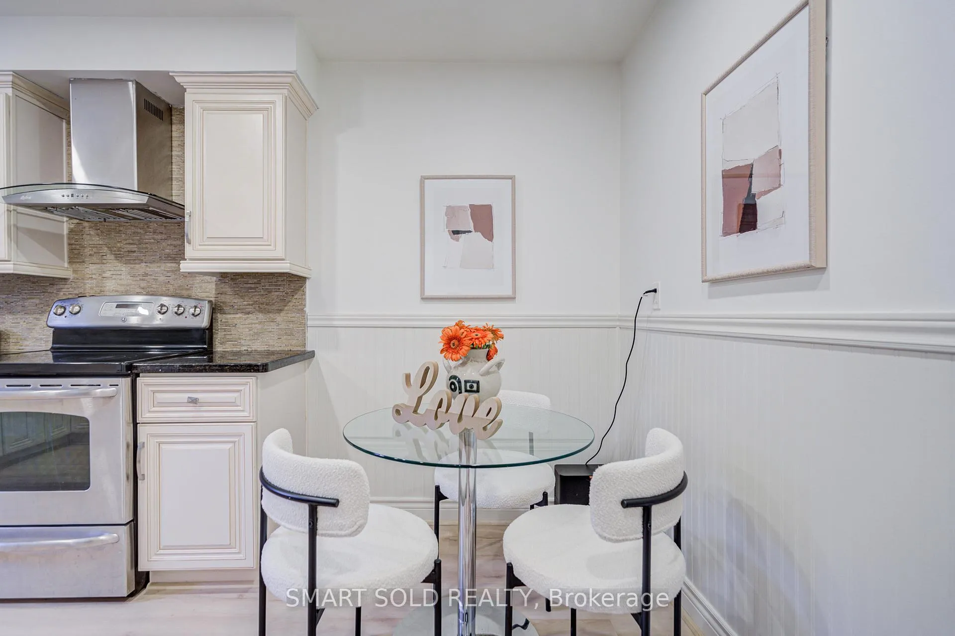 Photo 12 of 47 Colleen Street, Vaughan, Crestwood-Springfarm-Yorkhill — HOMEH