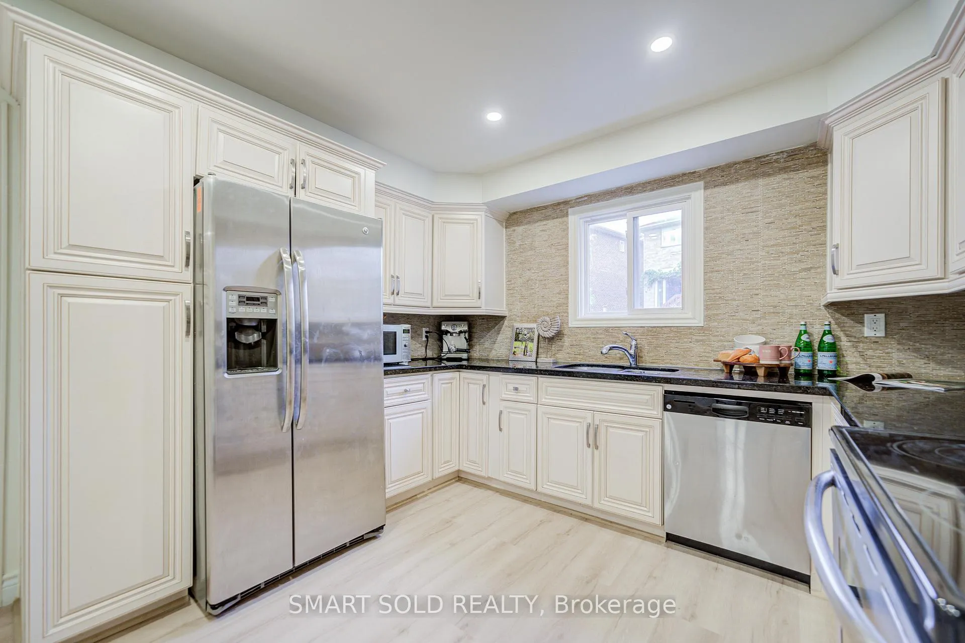 Photo 14 of 47 Colleen Street, Vaughan, Crestwood-Springfarm-Yorkhill — HOMEH