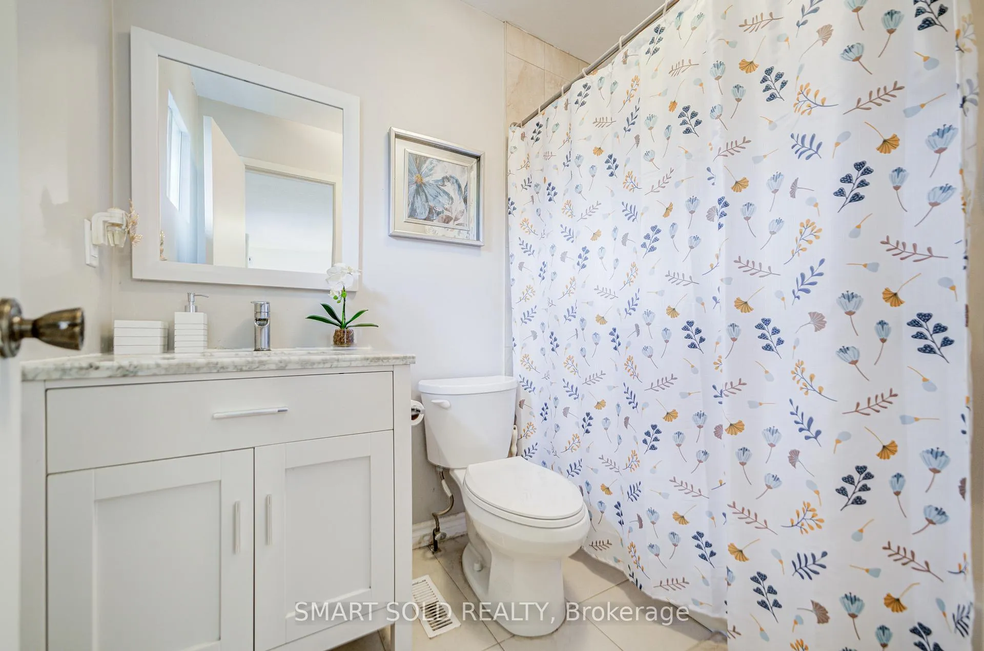 Photo 18 of 47 Colleen Street, Vaughan, Crestwood-Springfarm-Yorkhill — HOMEH