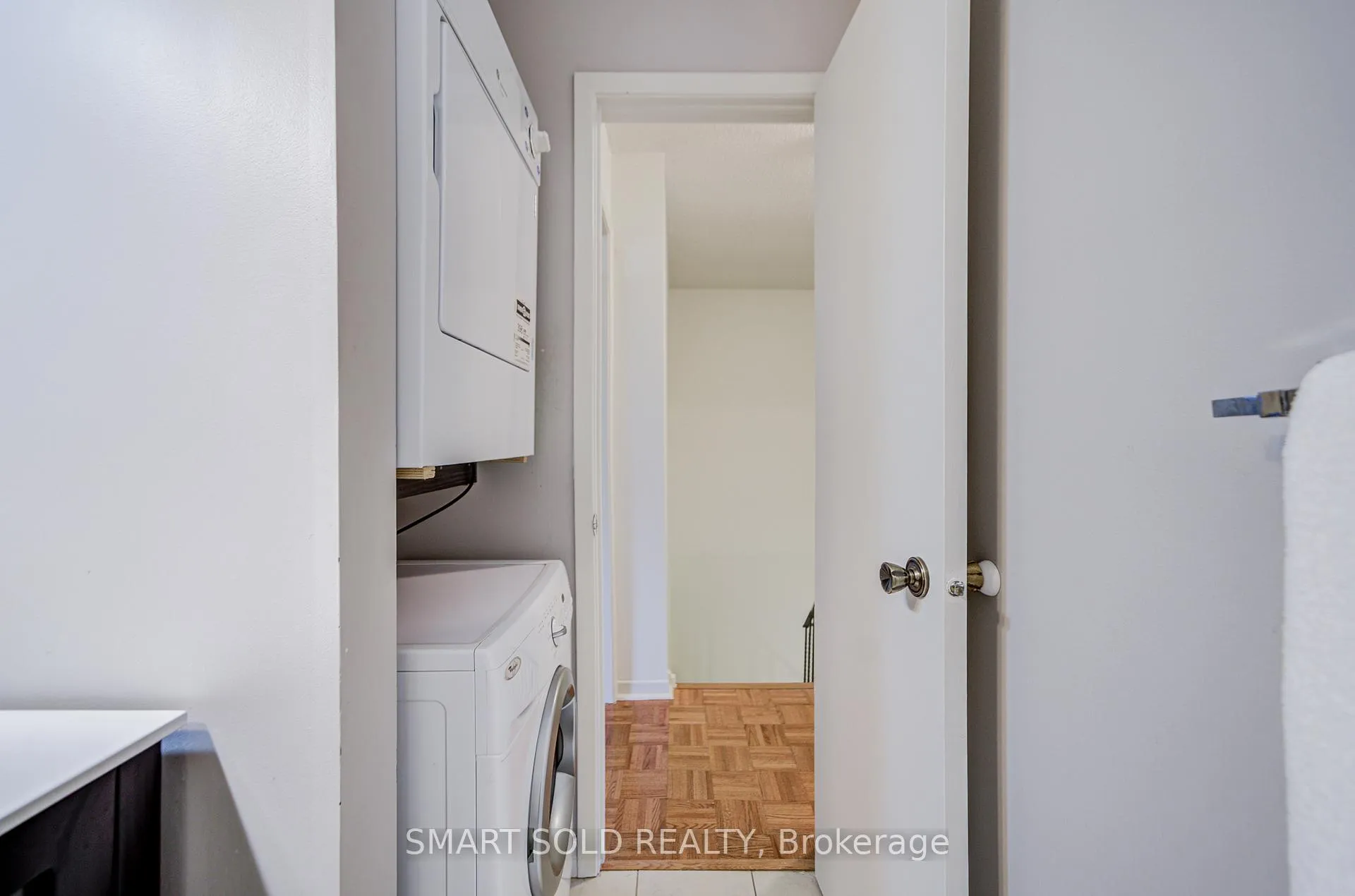 Photo 24 of 47 Colleen Street, Vaughan, Crestwood-Springfarm-Yorkhill — HOMEH