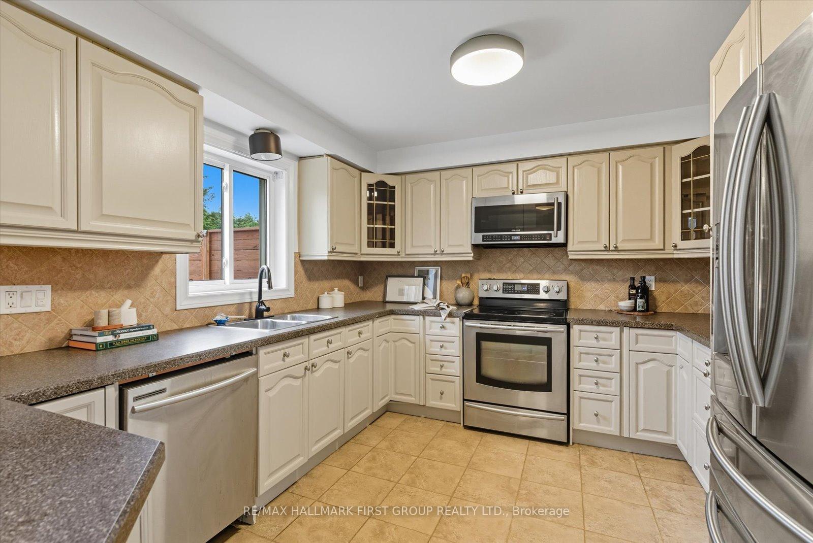 Photo 8 of 37 Enzo Crescent, Uxbridge — HOMEH