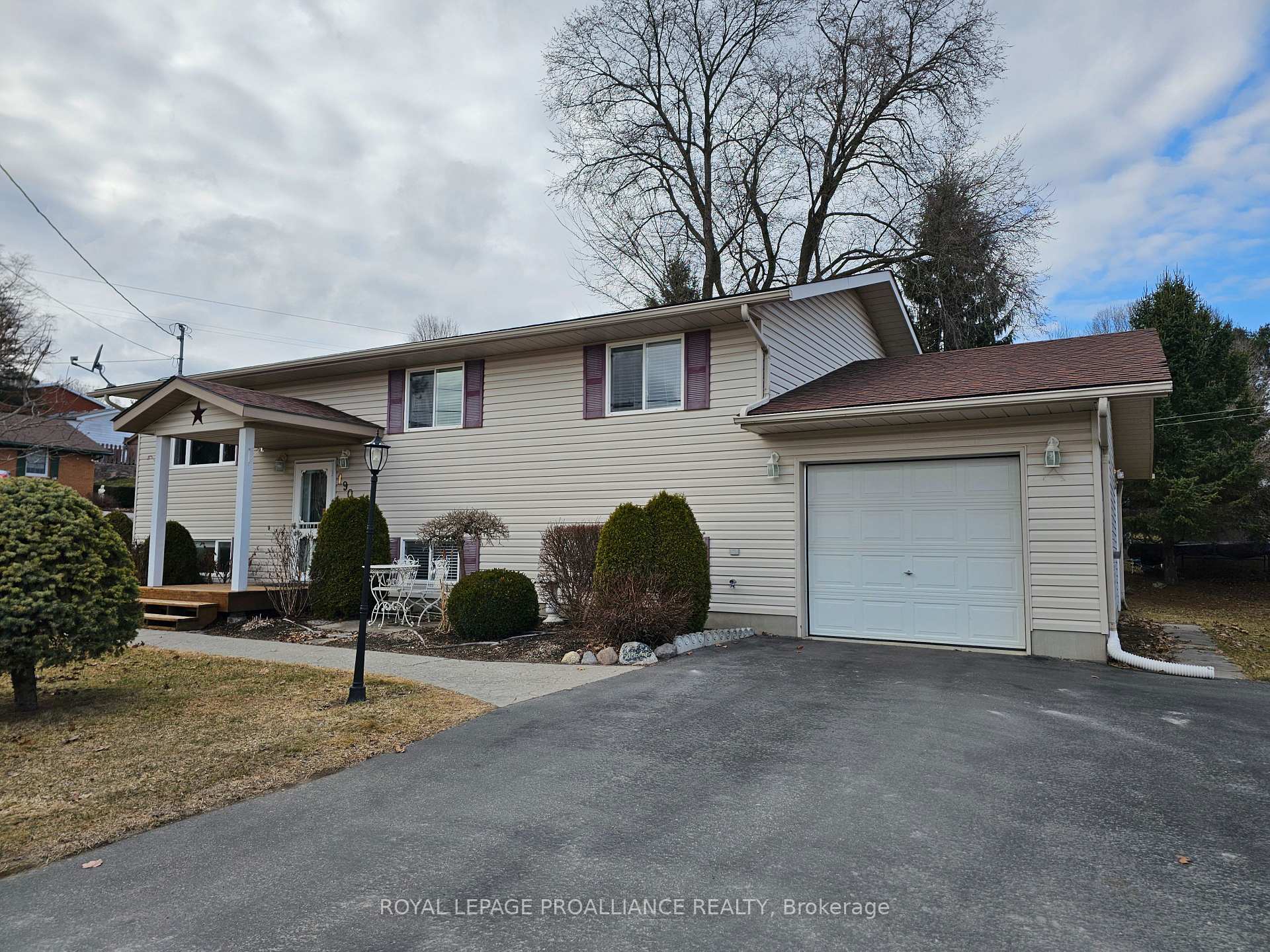 Photo 2 of 190 Pomeroy Avenue, Tweed, Tweed (Village) — HOMEH