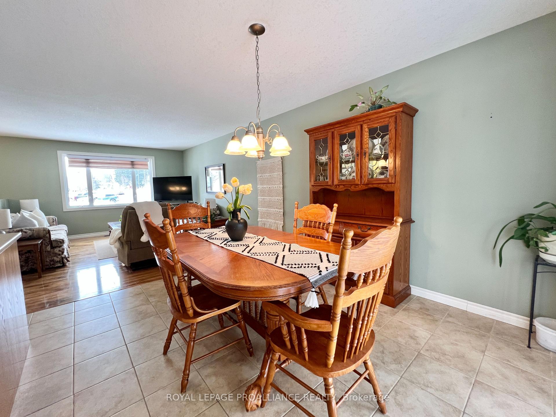 Photo 6 of 190 Pomeroy Avenue, Tweed, Tweed (Village) — HOMEH
