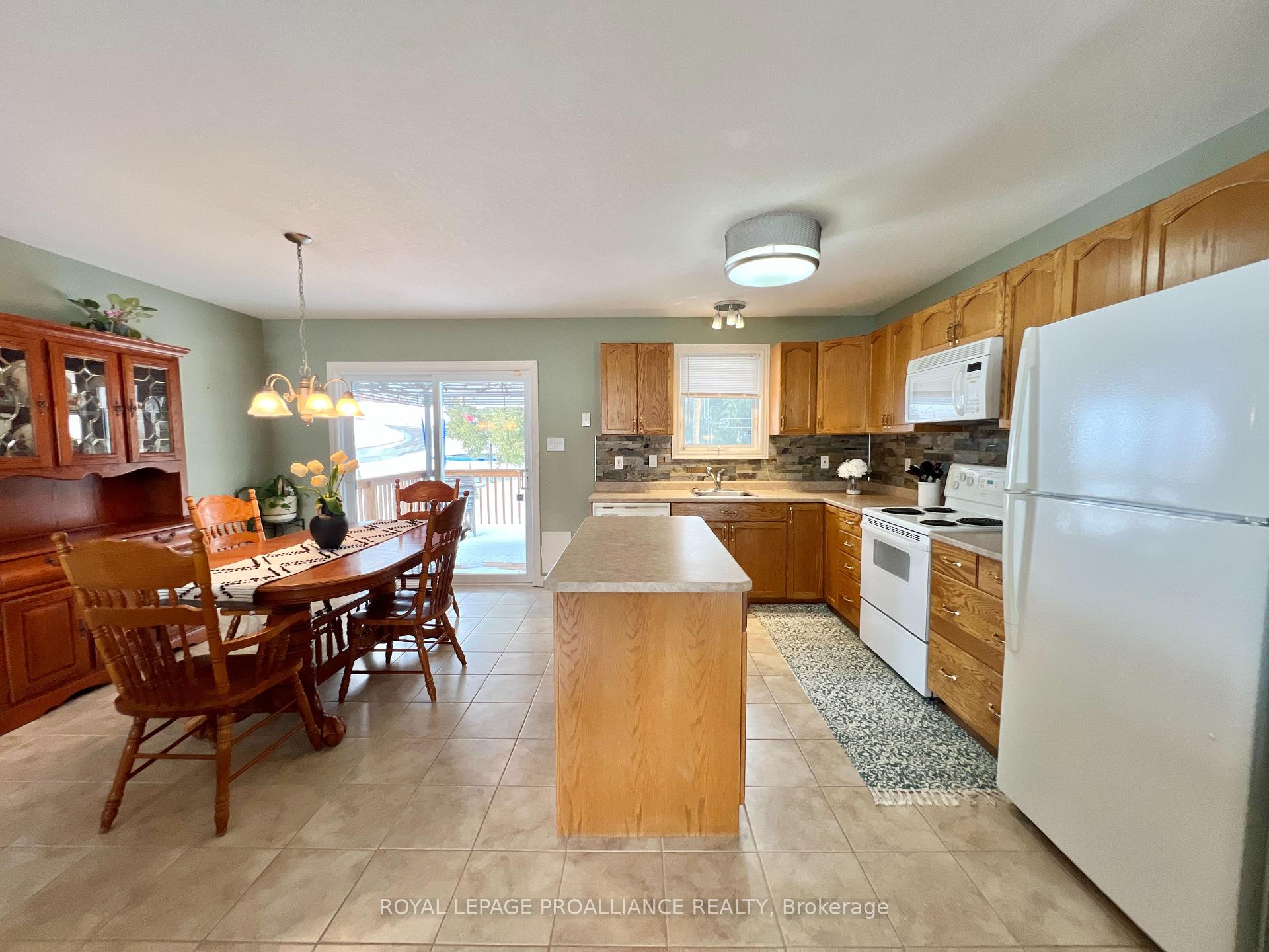 Photo 7 of 190 Pomeroy Avenue, Tweed, Tweed (Village) — HOMEH