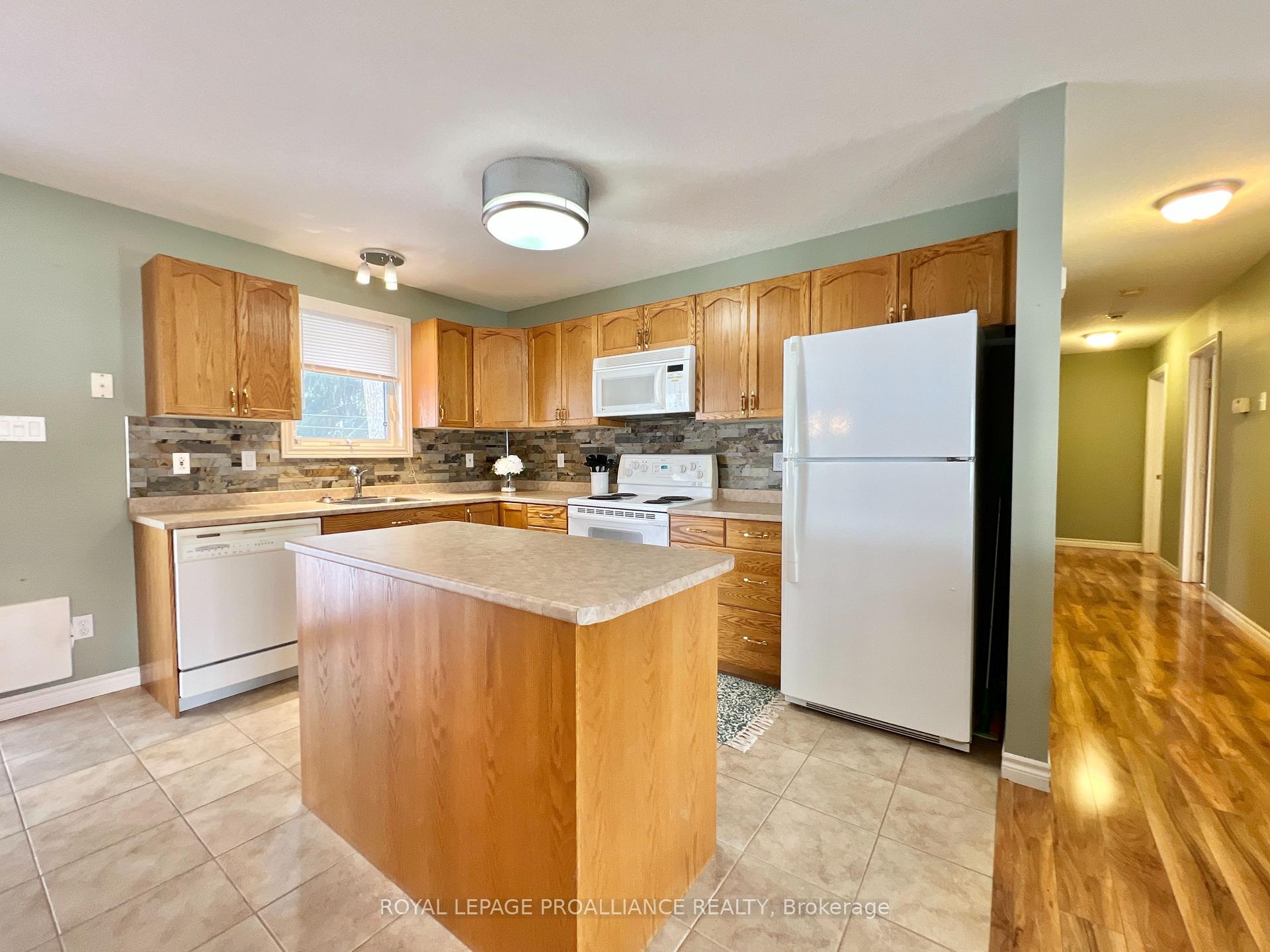 Photo 8 of 190 Pomeroy Avenue, Tweed, Tweed (Village) — HOMEH