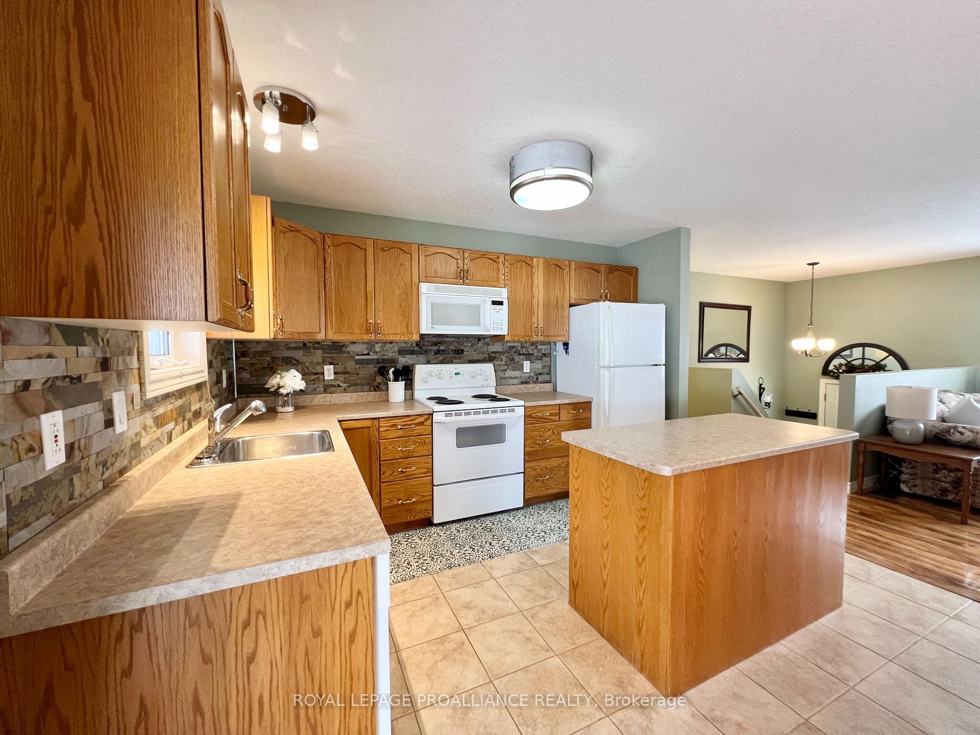 Photo 9 of 190 Pomeroy Avenue, Tweed, Tweed (Village) — HOMEH