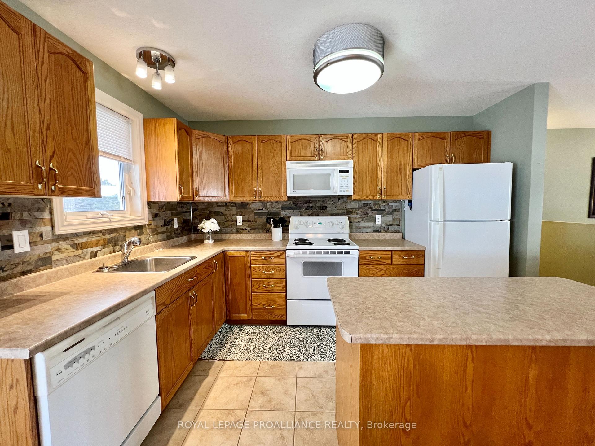 Photo 10 of 190 Pomeroy Avenue, Tweed, Tweed (Village) — HOMEH
