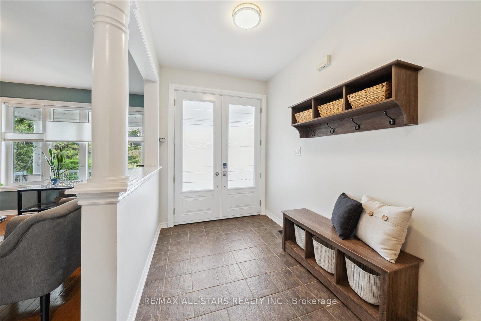 Photo 2 of 102 Herrema Boulevard, Uxbridge — HOMEH