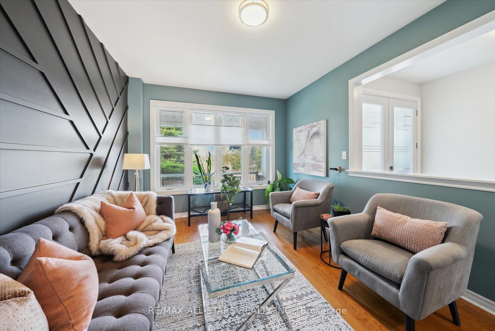 Photo 4 of 102 Herrema Boulevard, Uxbridge — HOMEH