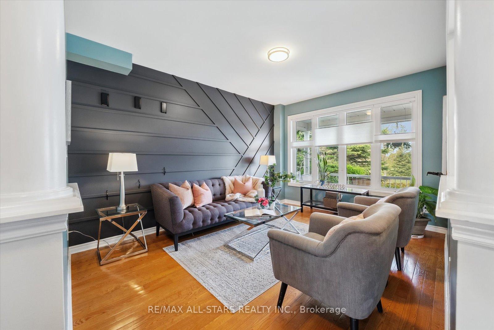 Photo 5 of 102 Herrema Boulevard, Uxbridge — HOMEH