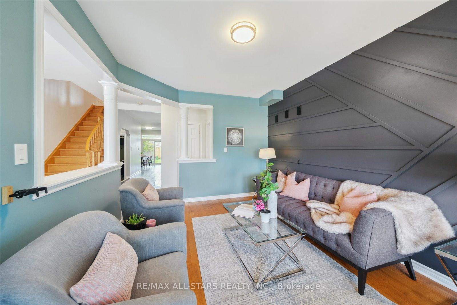 Photo 6 of 102 Herrema Boulevard, Uxbridge — HOMEH
