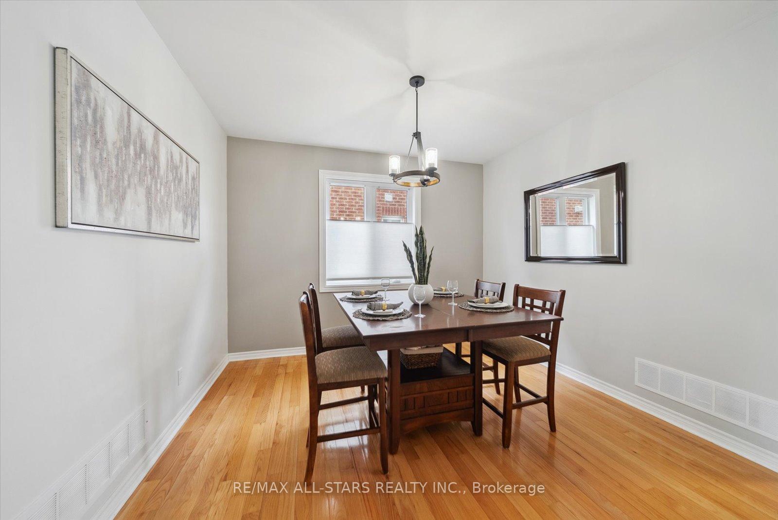 Photo 7 of 102 Herrema Boulevard, Uxbridge — HOMEH