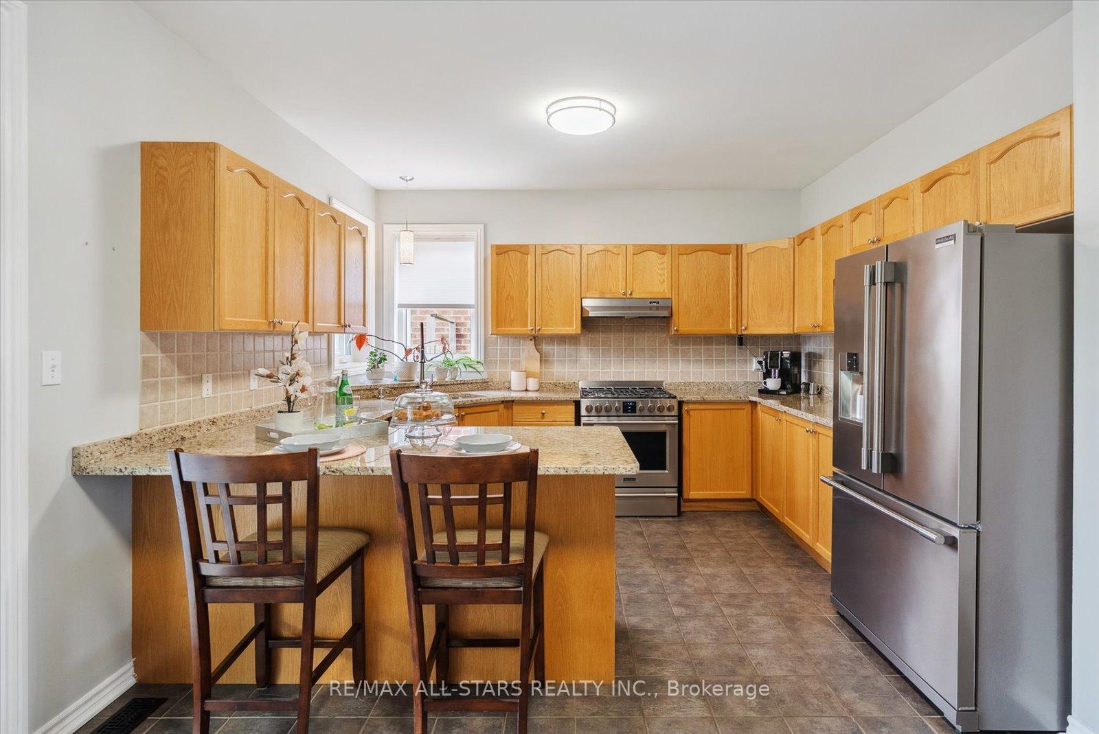 Photo 10 of 102 Herrema Boulevard, Uxbridge — HOMEH