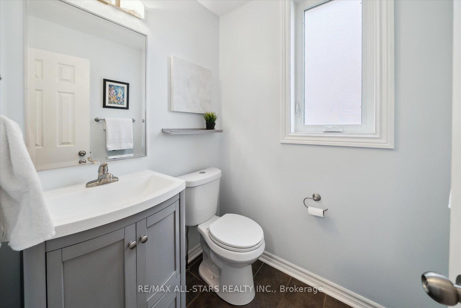 Photo 18 of 102 Herrema Boulevard, Uxbridge — HOMEH
