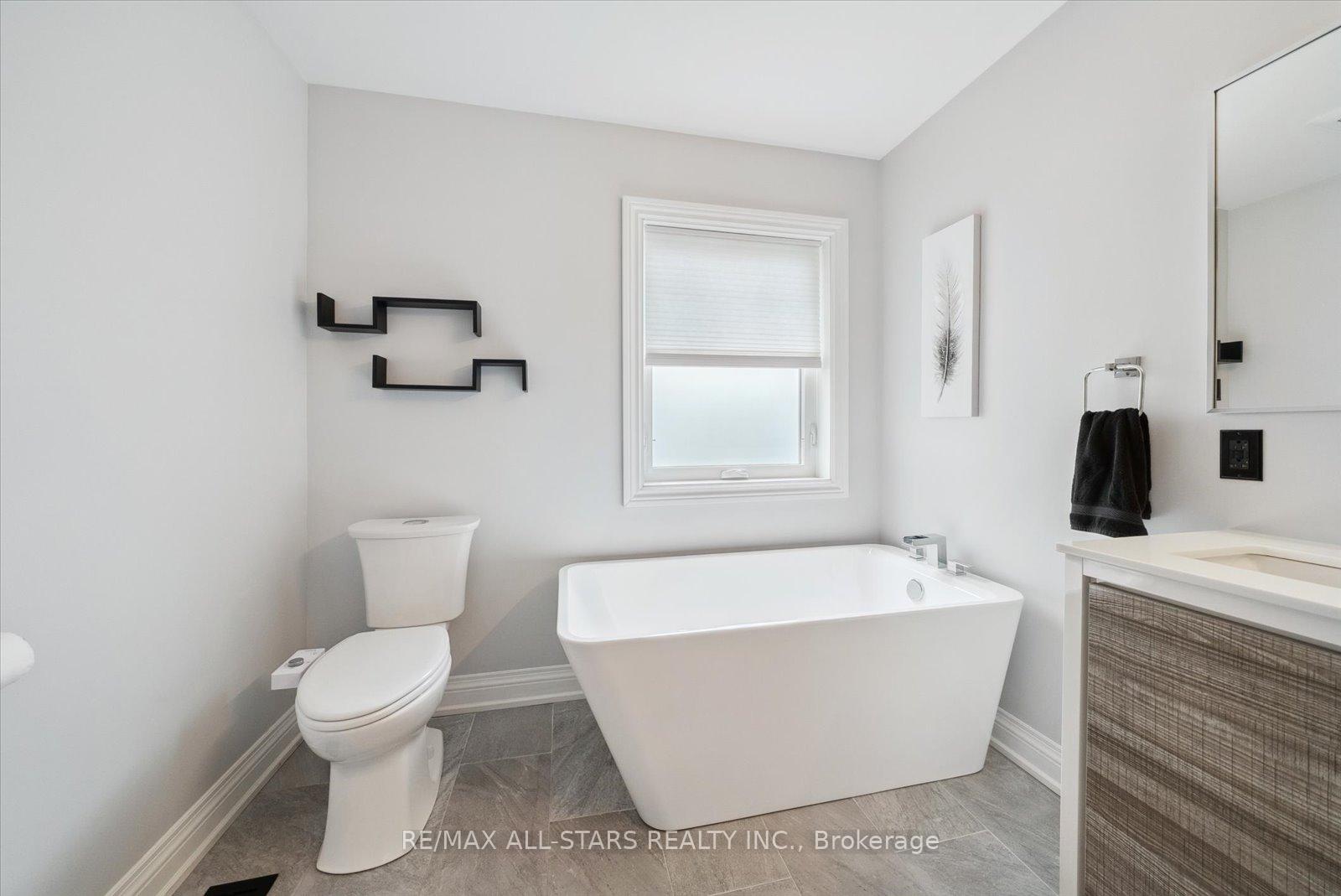 Photo 24 of 102 Herrema Boulevard, Uxbridge — HOMEH