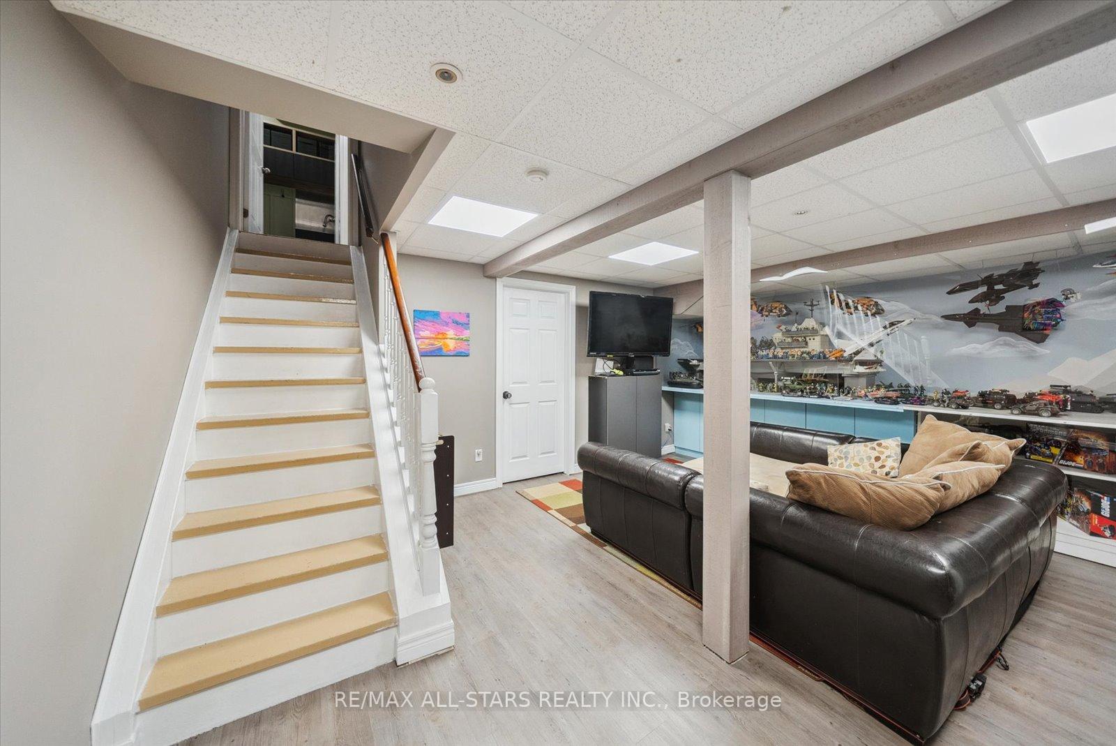 Photo 31 of 102 Herrema Boulevard, Uxbridge — HOMEH