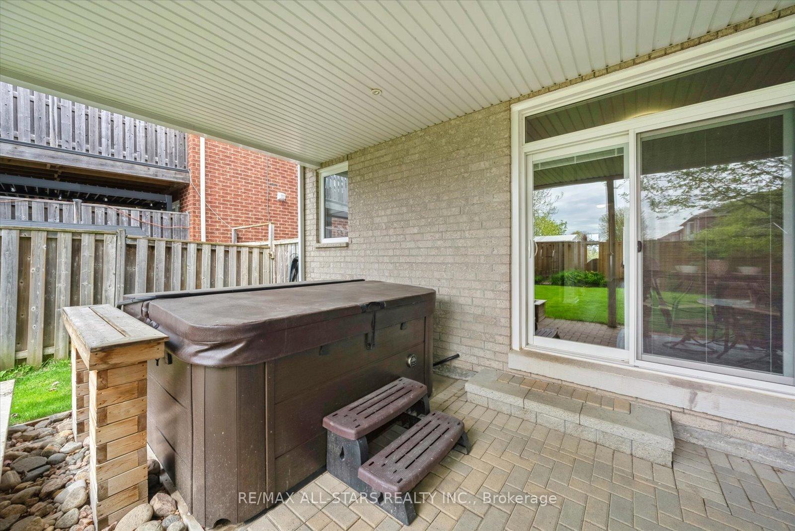 Photo 39 of 102 Herrema Boulevard, Uxbridge — HOMEH