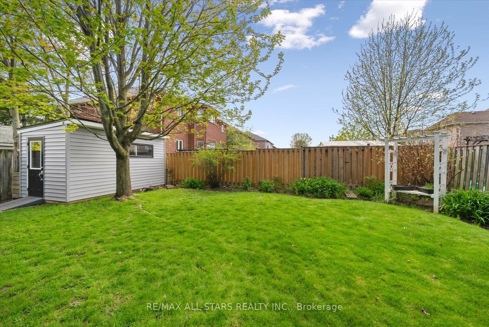 Photo 41 of 102 Herrema Boulevard, Uxbridge — HOMEH