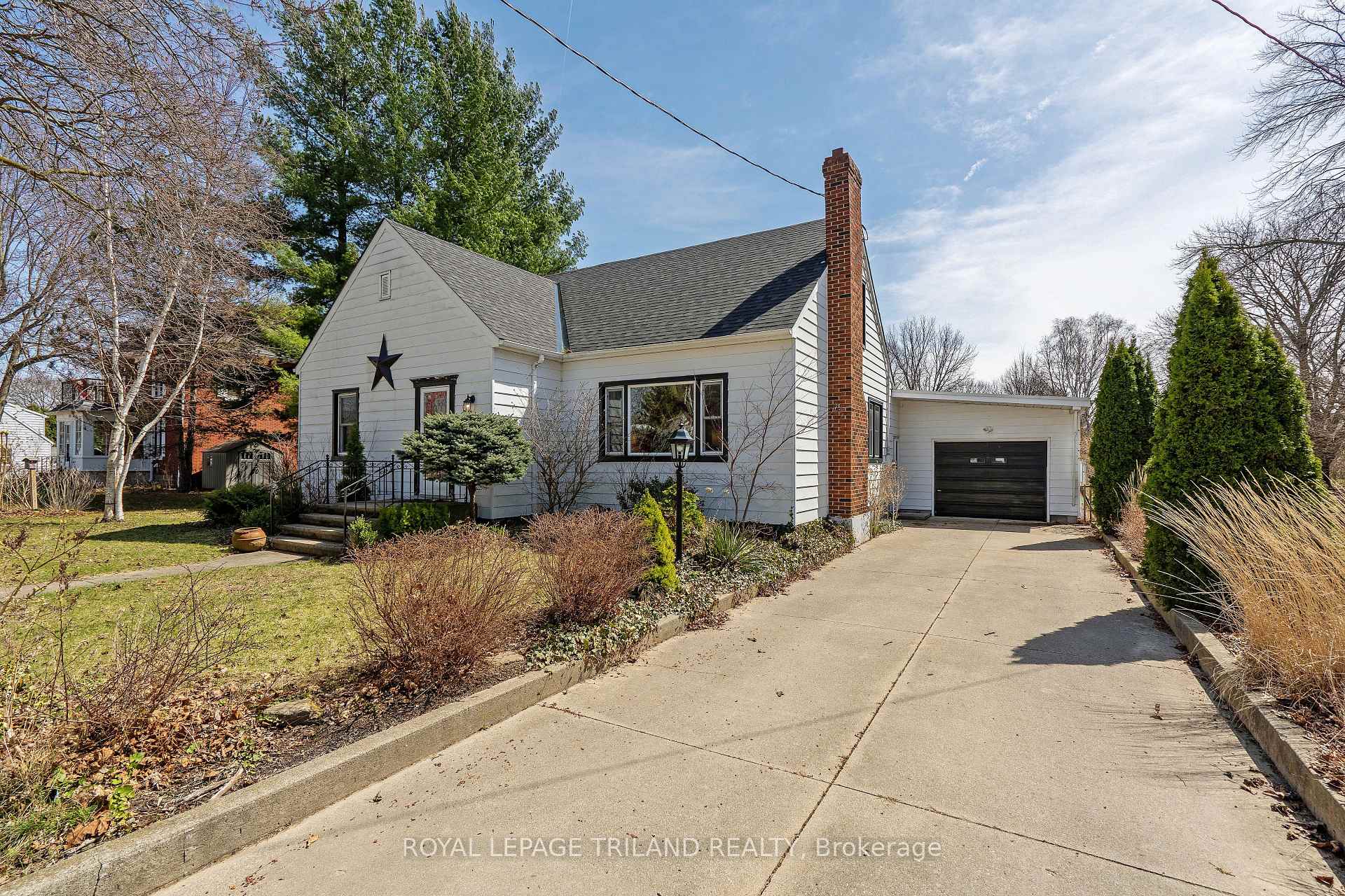 Photo 2 of 192 Queen Street, West Elgin, Rodney — HOMEH