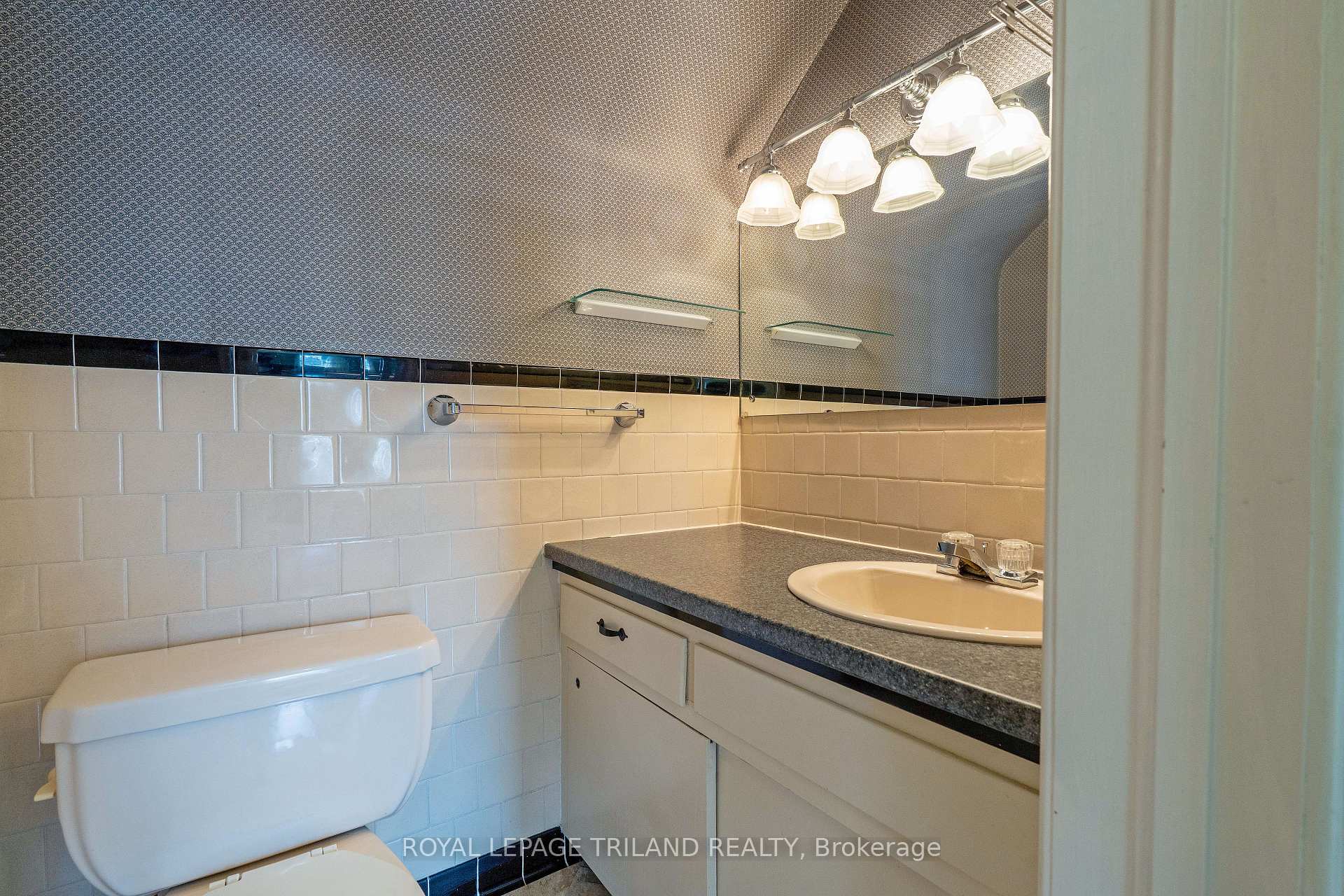 Photo 24 of 192 Queen Street, West Elgin, Rodney — HOMEH