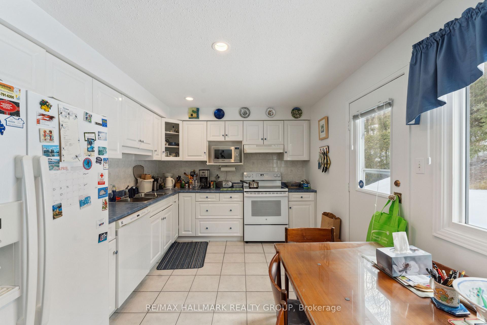 Photo 8 of 648 Gaines Drive, Ottawa, Beacon Hill North — HOMEH