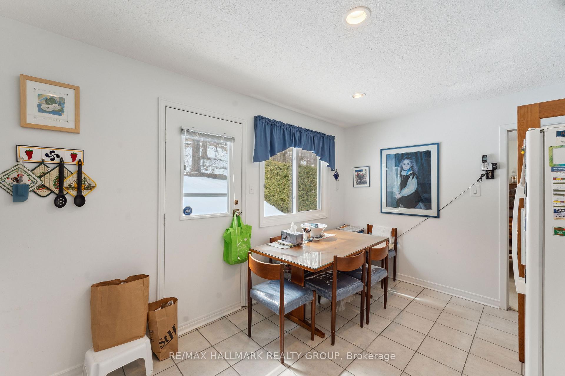 Photo 9 of 648 Gaines Drive, Ottawa, Beacon Hill North — HOMEH