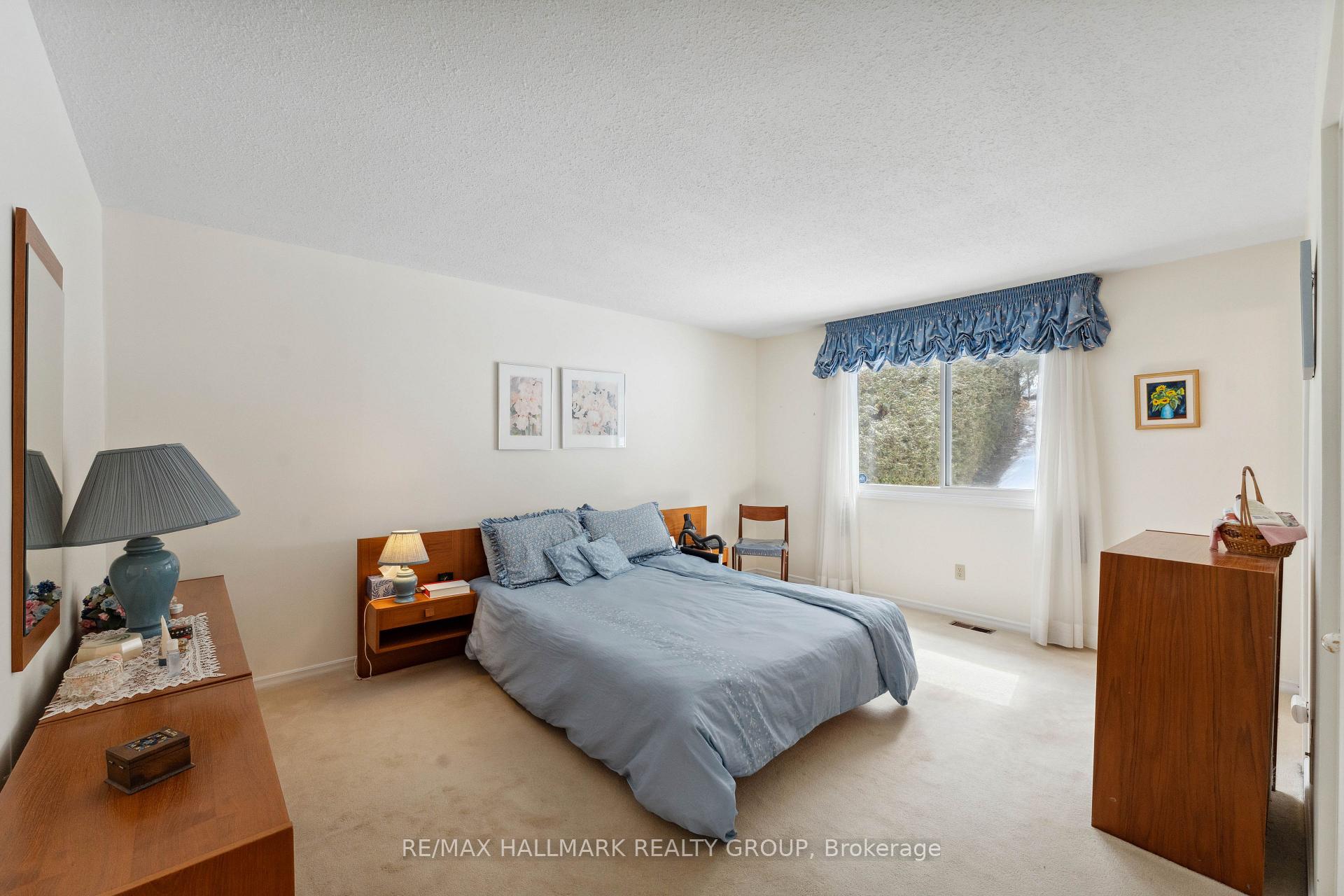 Photo 11 of 648 Gaines Drive, Ottawa, Beacon Hill North — HOMEH
