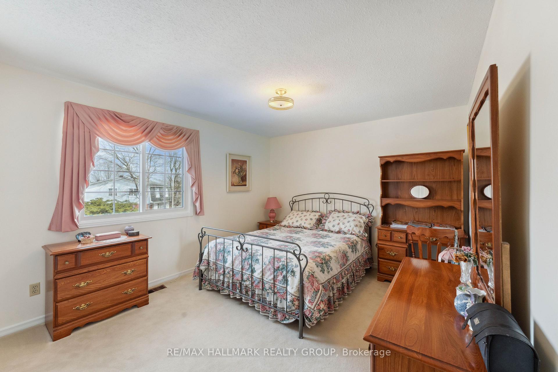 Photo 14 of 648 Gaines Drive, Ottawa, Beacon Hill North — HOMEH