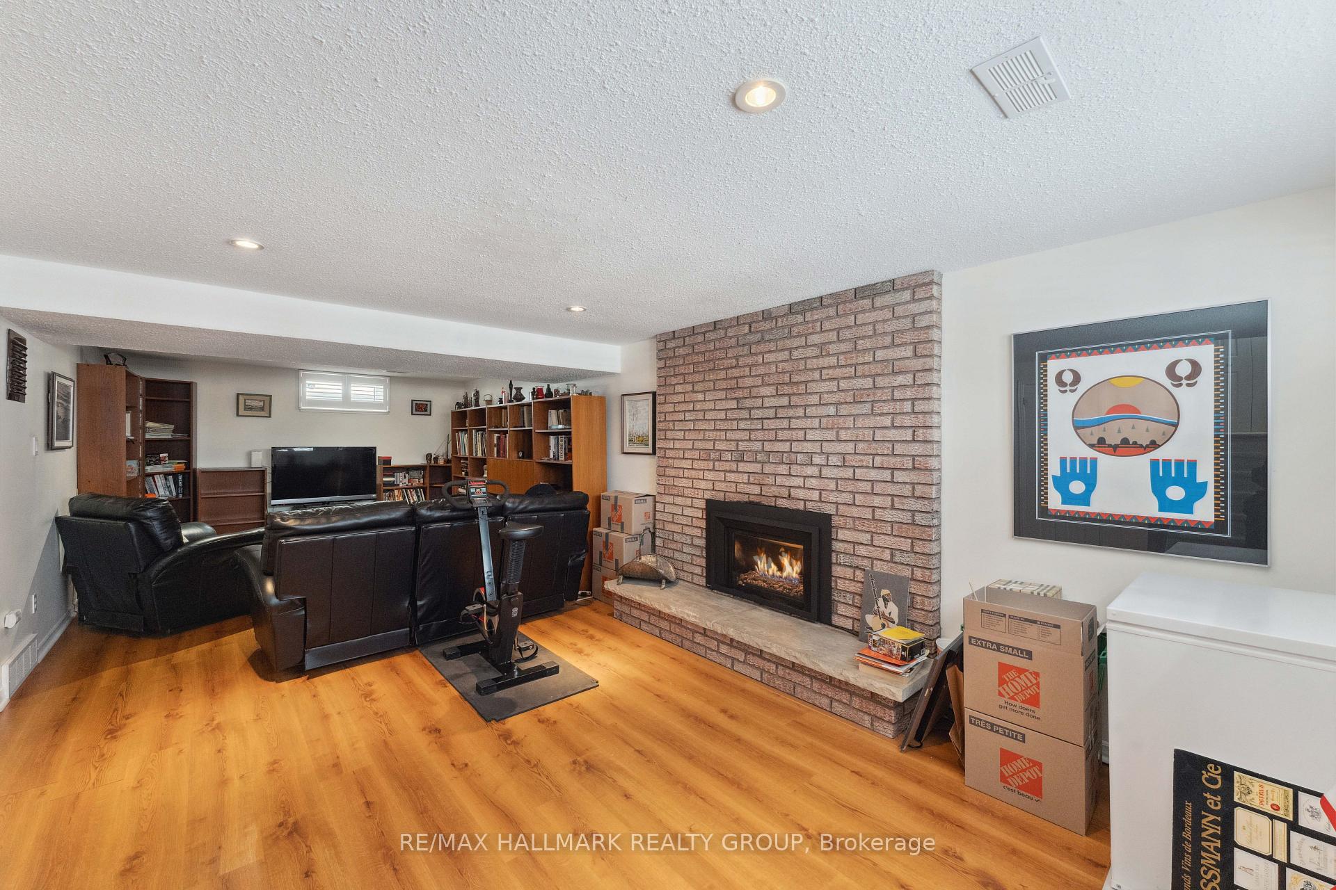 Photo 19 of 648 Gaines Drive, Ottawa, Beacon Hill North — HOMEH