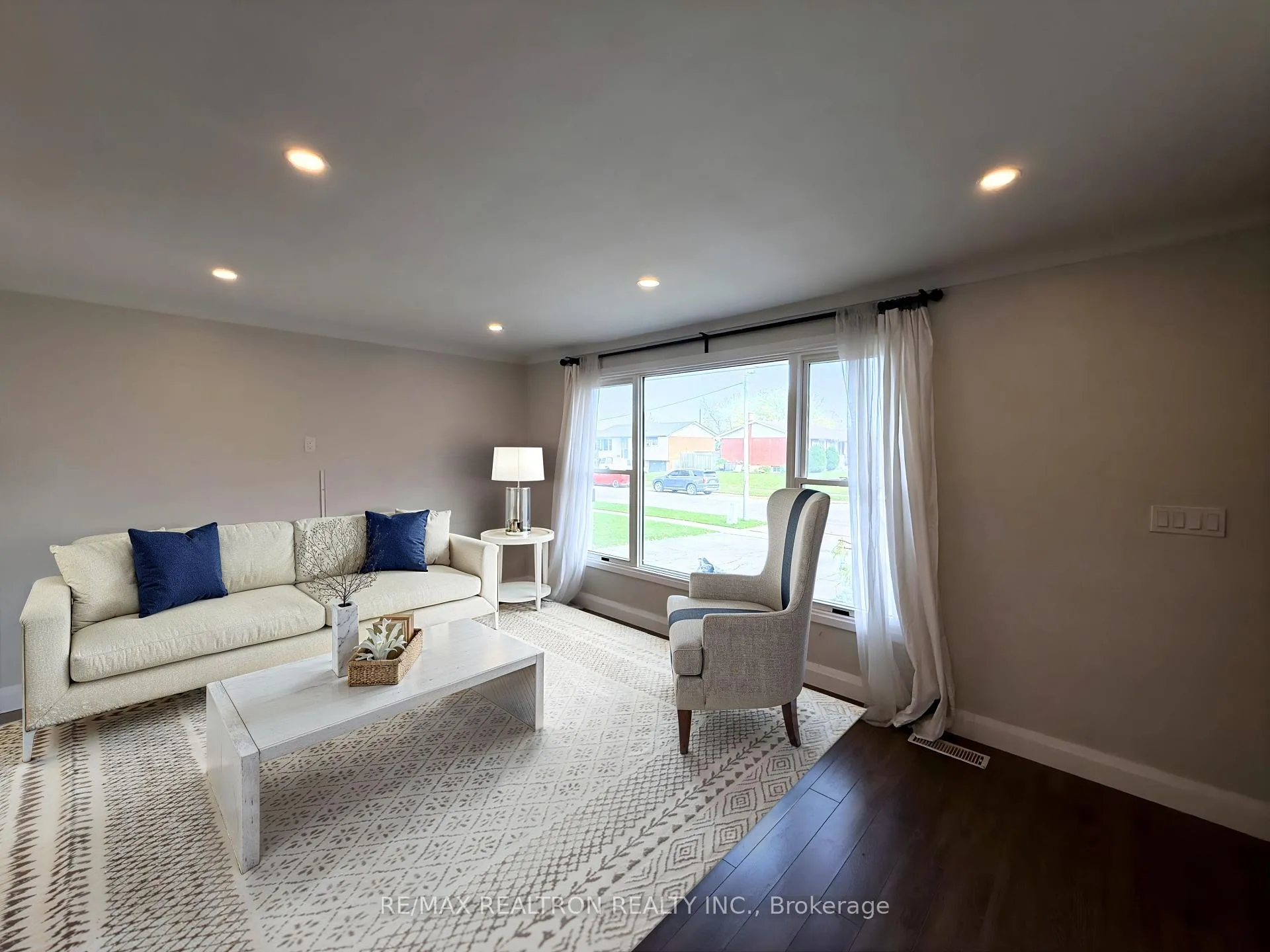 Photo 2 of Unit Main Floor, 87 Eastdale Crescent, Welland, Lincoln/Crowland — HOMEH