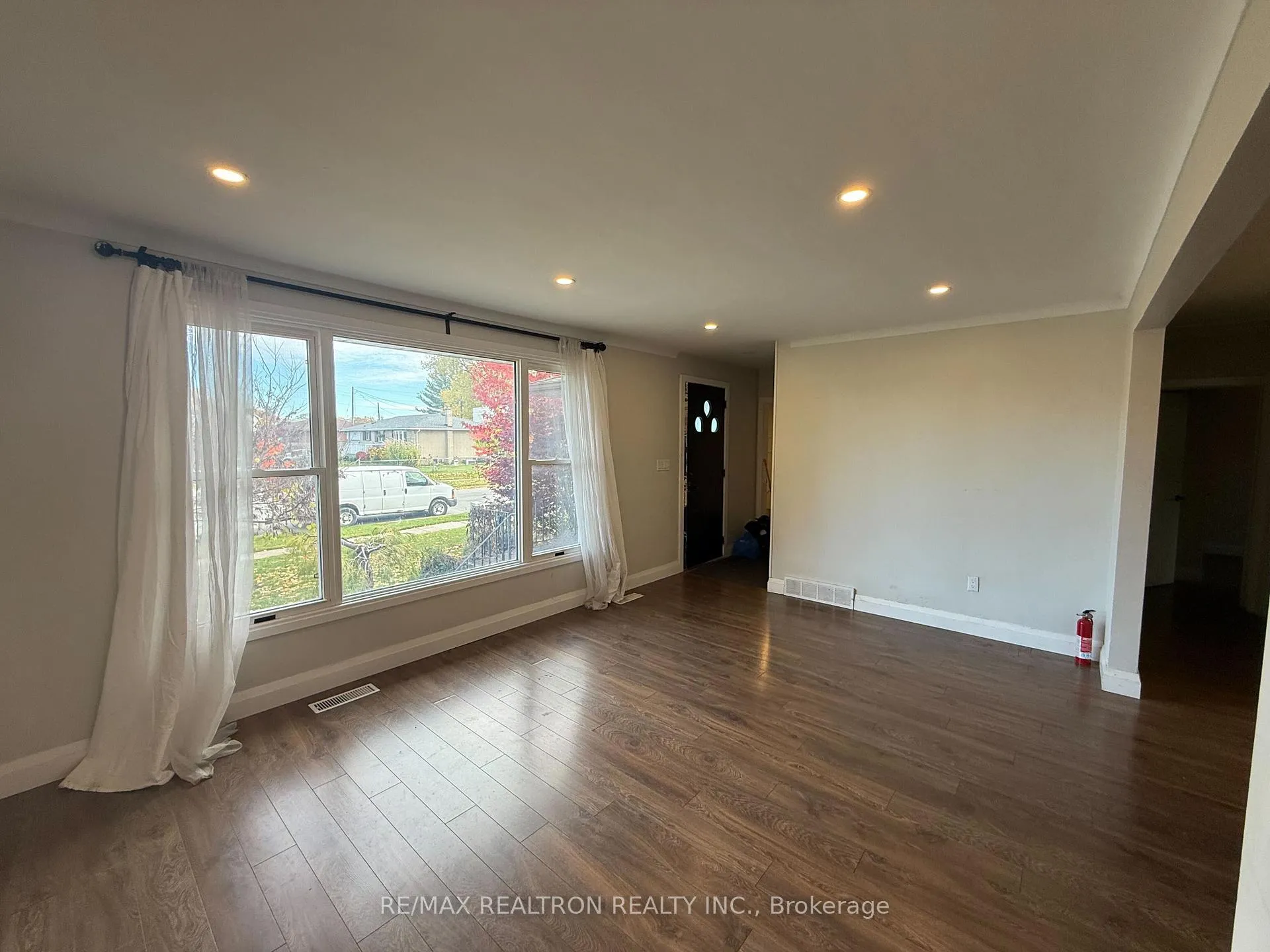 Photo 6 of Unit Main Floor, 87 Eastdale Crescent, Welland, Lincoln/Crowland — HOMEH