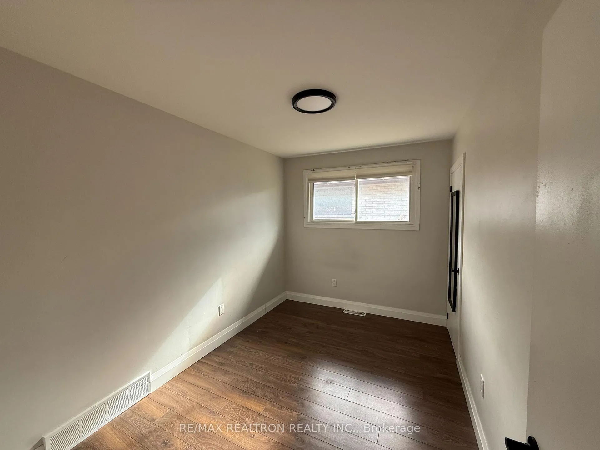 Photo 13 of Unit Main Floor, 87 Eastdale Crescent, Welland, Lincoln/Crowland — HOMEH