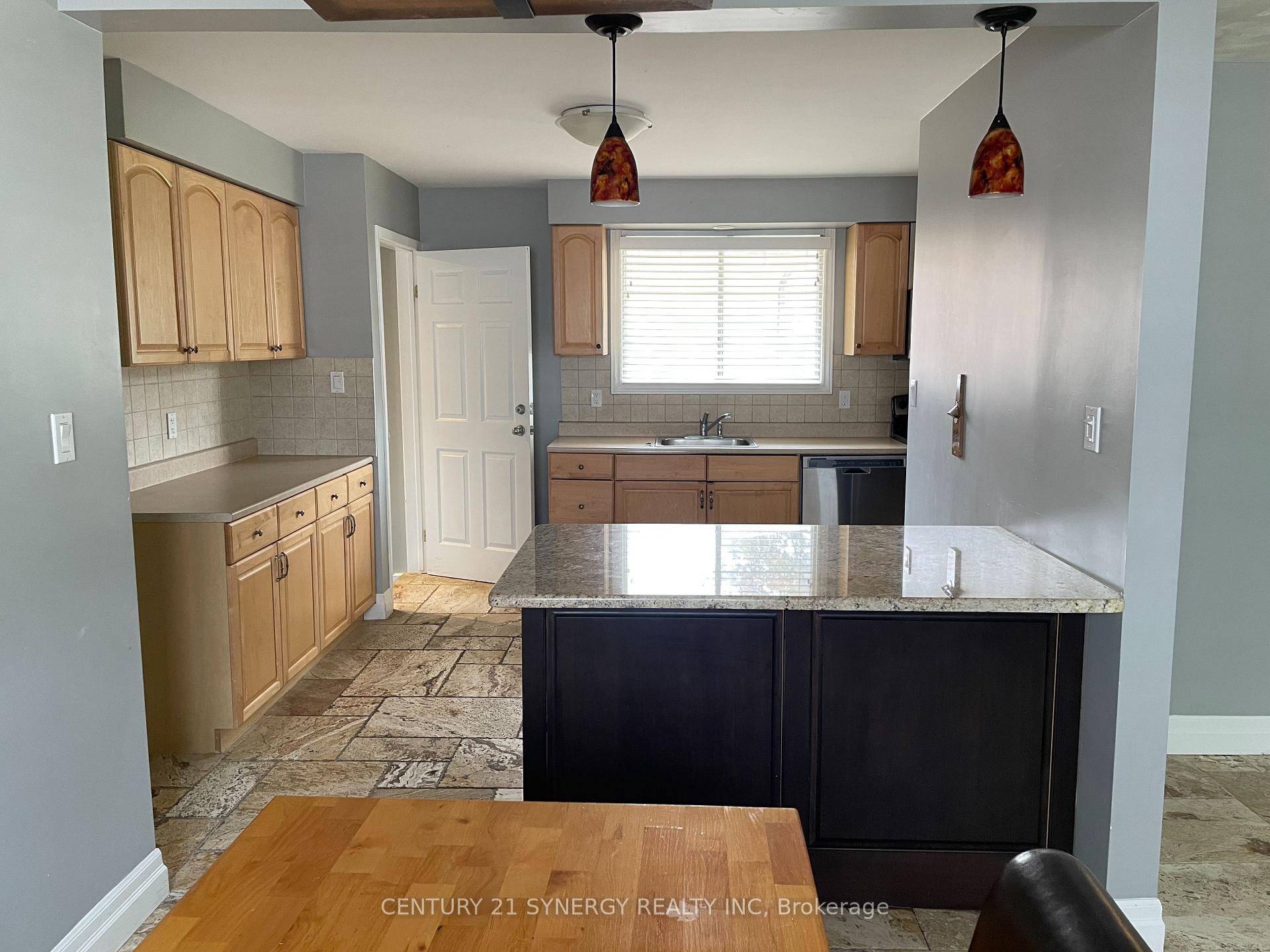 Photo 3 of Unit Upper, 275 Toll Gate Boulevard, Waterloo, Lakeshore Village — HOMEH