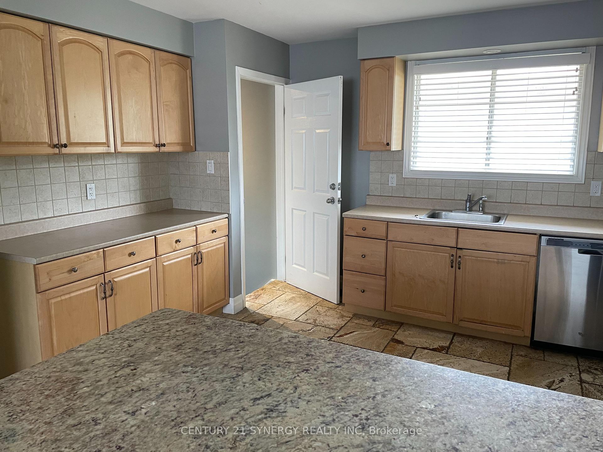 Photo 4 of Unit Upper, 275 Toll Gate Boulevard, Waterloo, Lakeshore Village — HOMEH