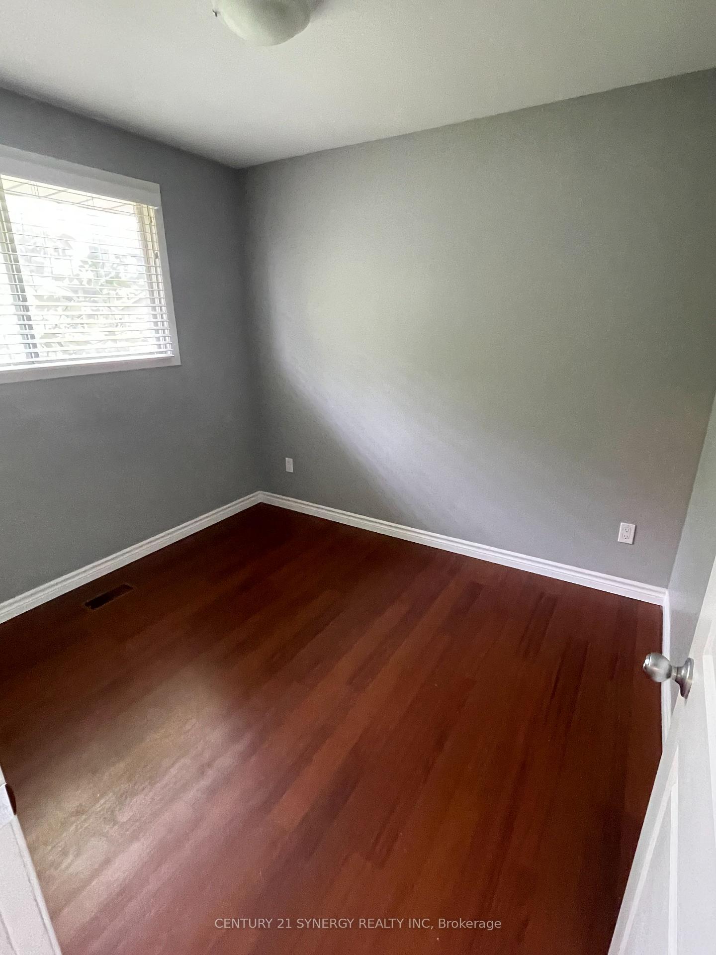 Photo 6 of Unit Upper, 275 Toll Gate Boulevard, Waterloo, Lakeshore Village — HOMEH