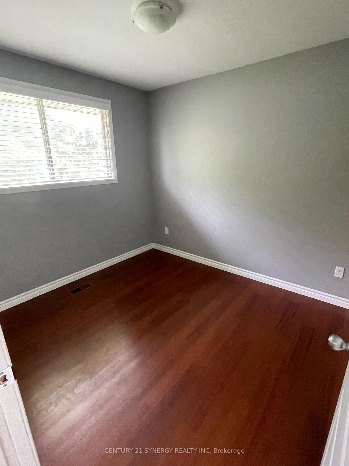 Photo 8 of Unit Upper, 275 Toll Gate Boulevard, Waterloo, Lakeshore Village — HOMEH