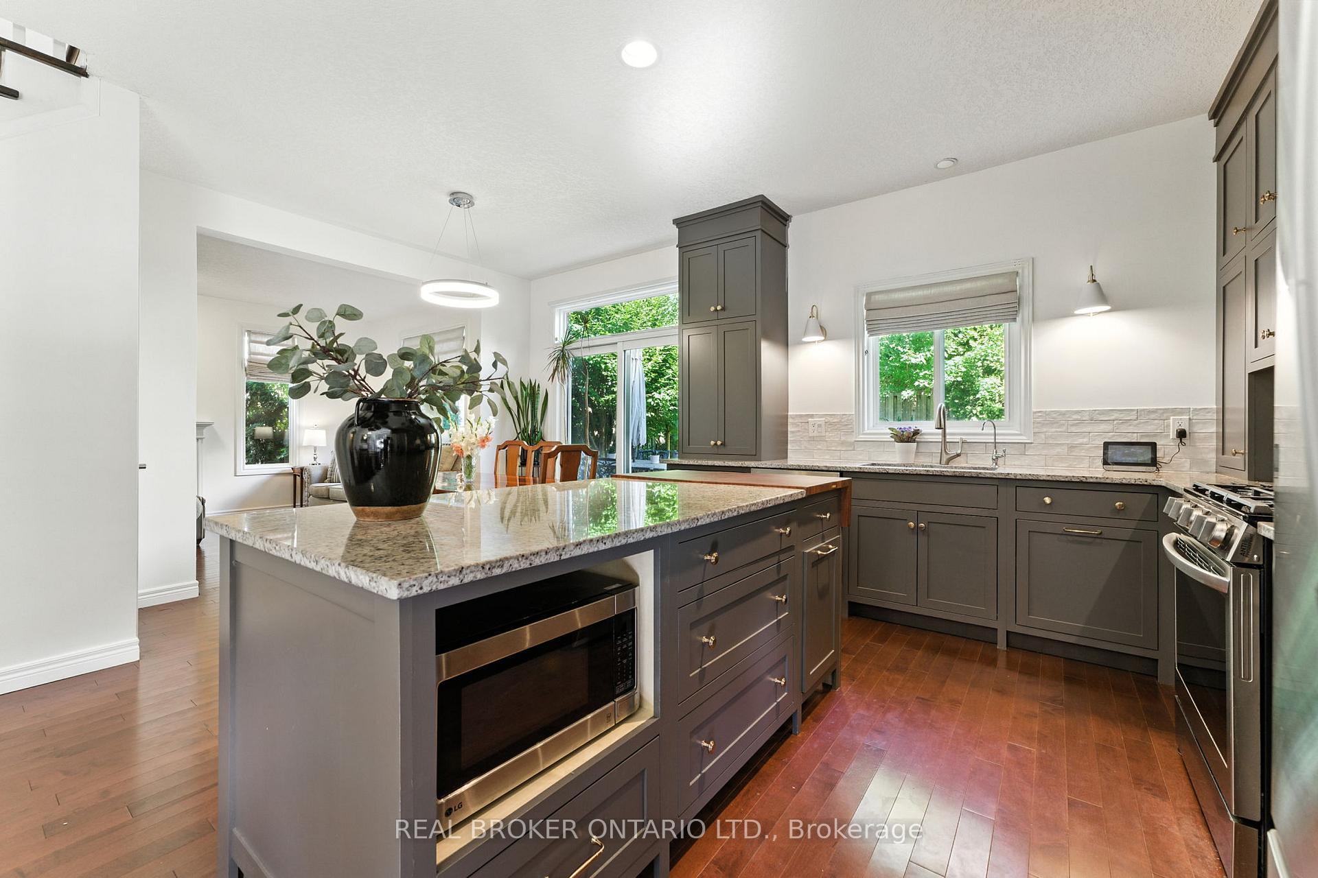 Photo 9 of 506 Eastbridge Boulevard, Waterloo, Eastbridge — HOMEH