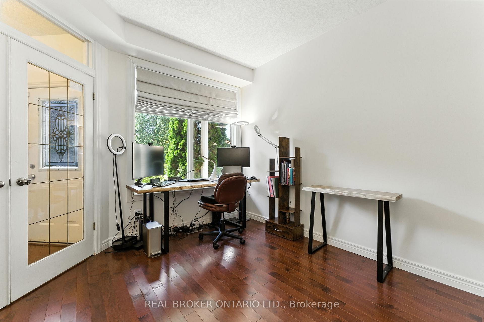 Photo 15 of 506 Eastbridge Boulevard, Waterloo, Eastbridge — HOMEH