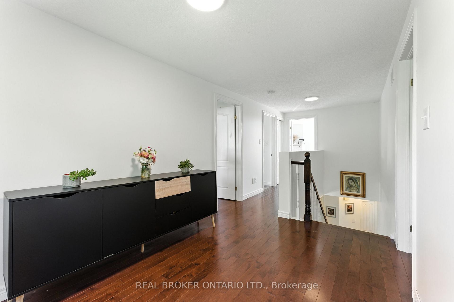 Photo 19 of 506 Eastbridge Boulevard, Waterloo, Eastbridge — HOMEH
