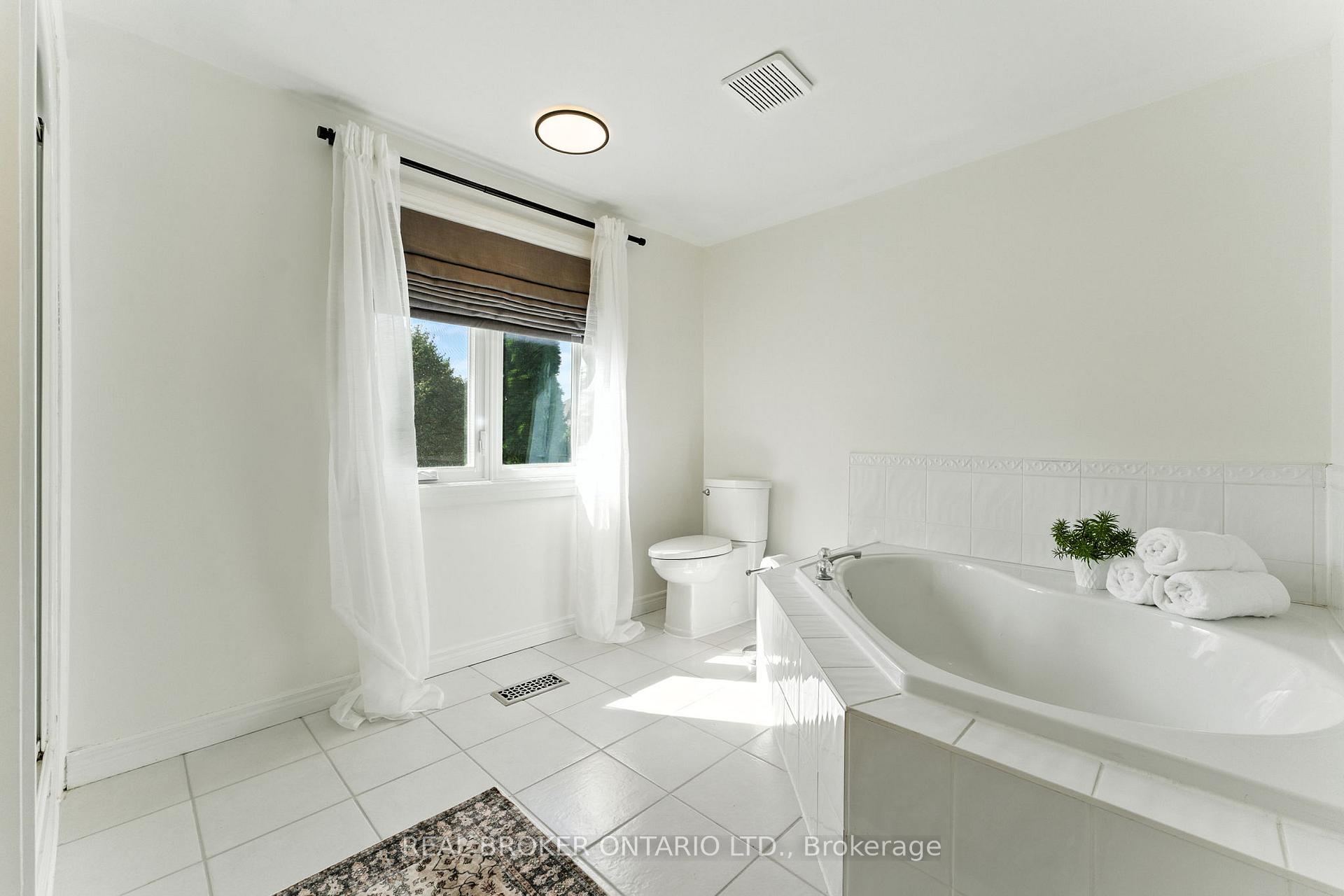 Photo 23 of 506 Eastbridge Boulevard, Waterloo, Eastbridge — HOMEH