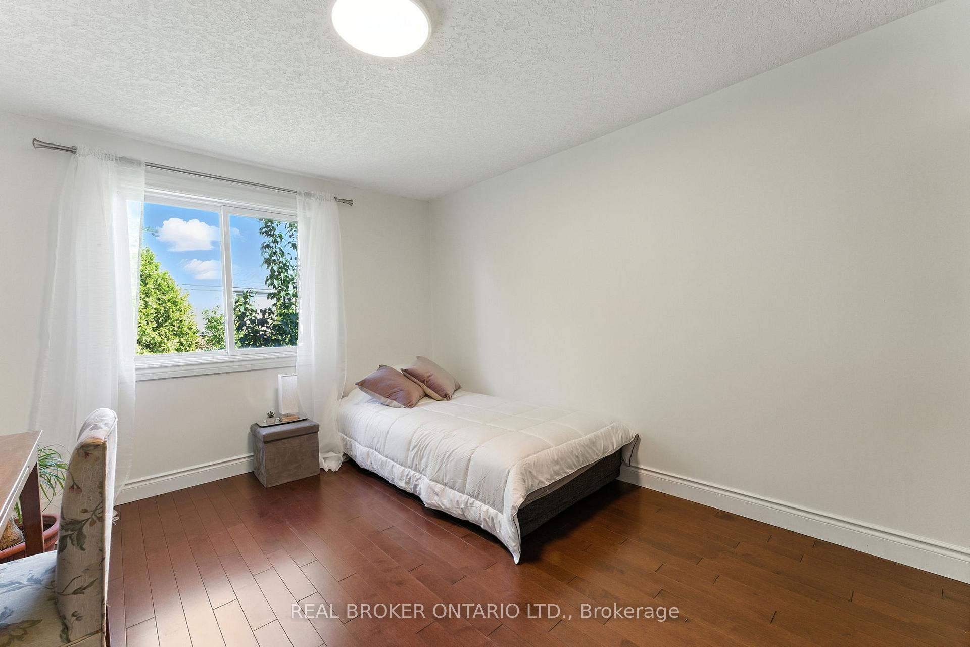 Photo 25 of 506 Eastbridge Boulevard, Waterloo, Eastbridge — HOMEH