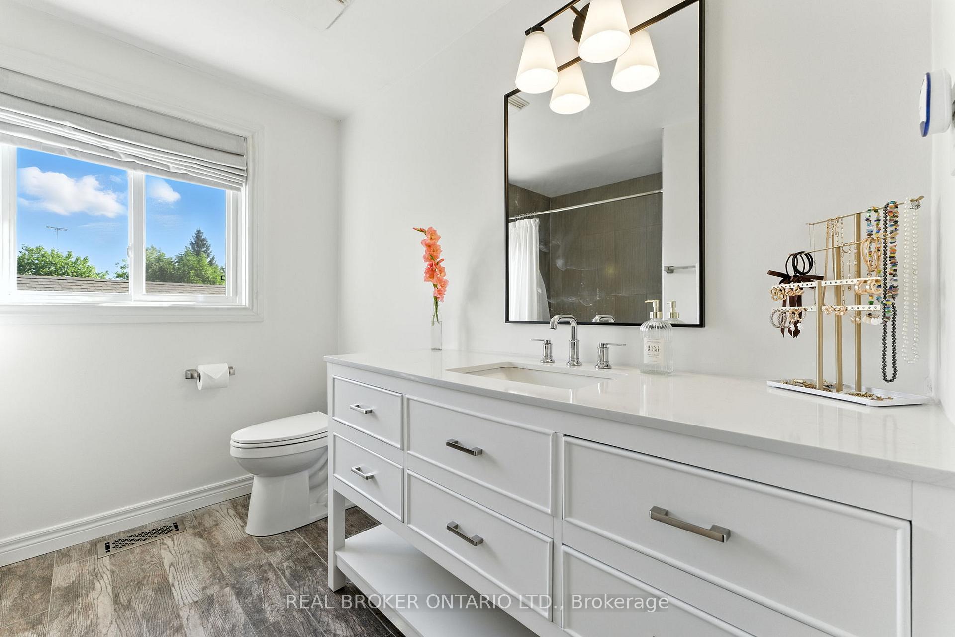 Photo 26 of 506 Eastbridge Boulevard, Waterloo, Eastbridge — HOMEH