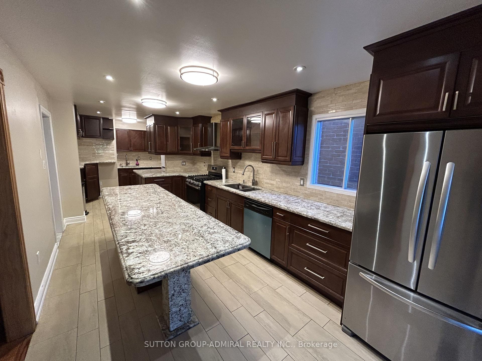 Photo 5 of 344 York Hill Boulevard, Vaughan, Crestwood-Springfarm-Yorkhill — HOMEH