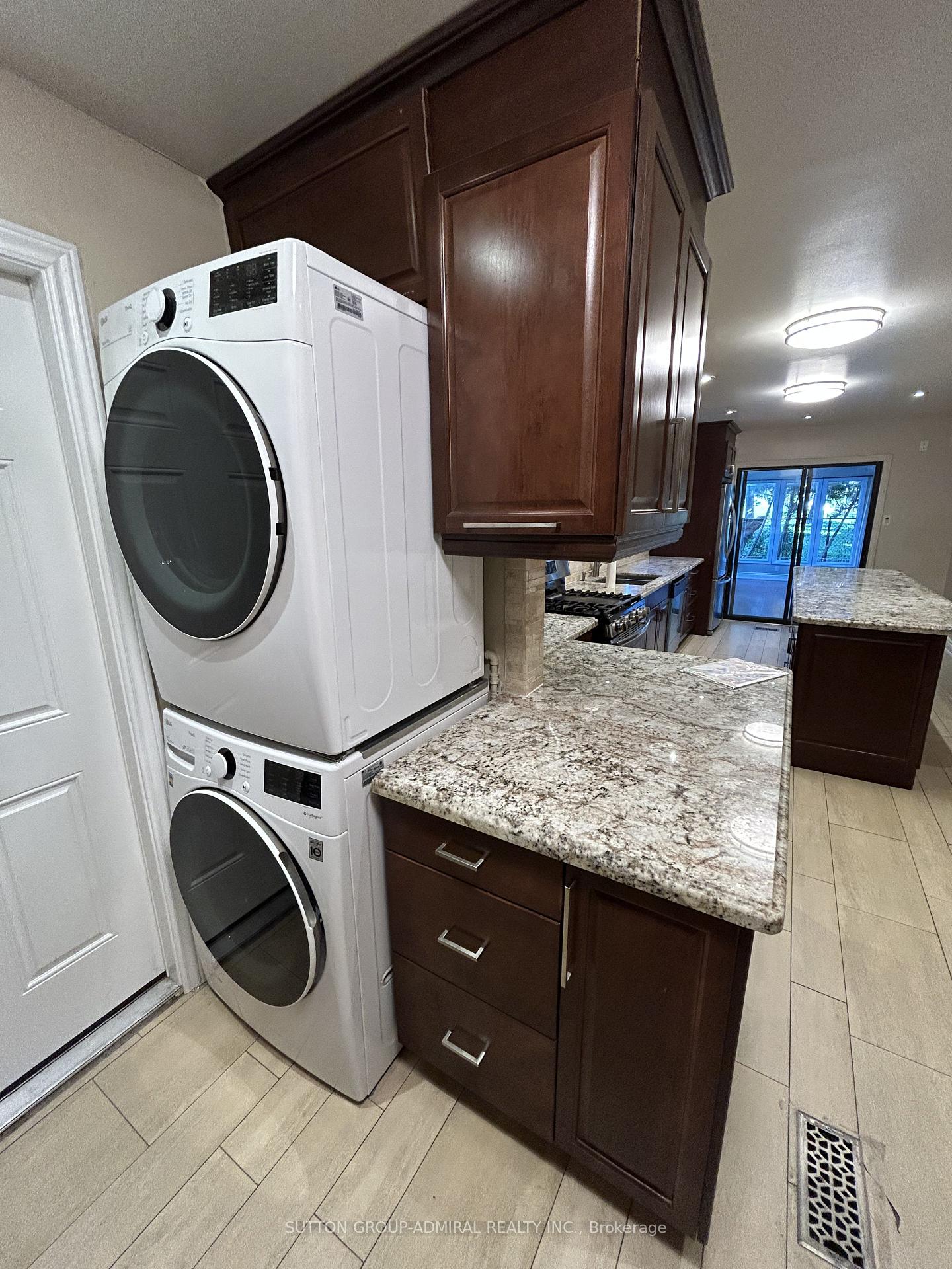 Photo 9 of 344 York Hill Boulevard, Vaughan, Crestwood-Springfarm-Yorkhill — HOMEH
