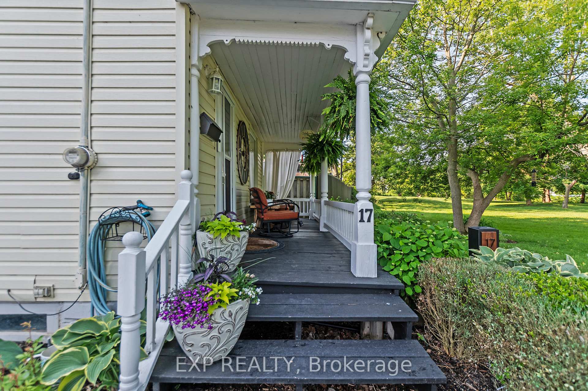Photo 3 of 17 Regent Place, Welland, Welland Downtown — HOMEH