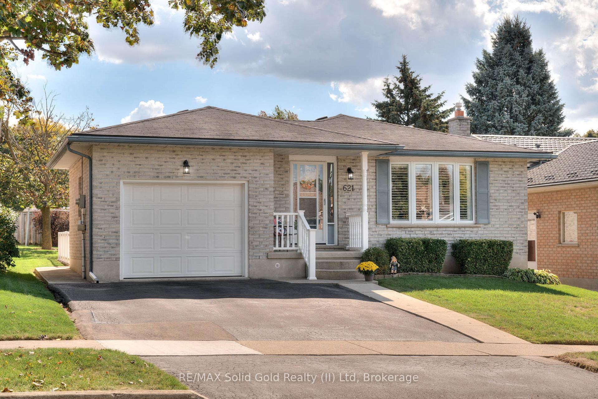 Photo 2 of 621 Sprucehurst Crescent, Waterloo — HOMEH
